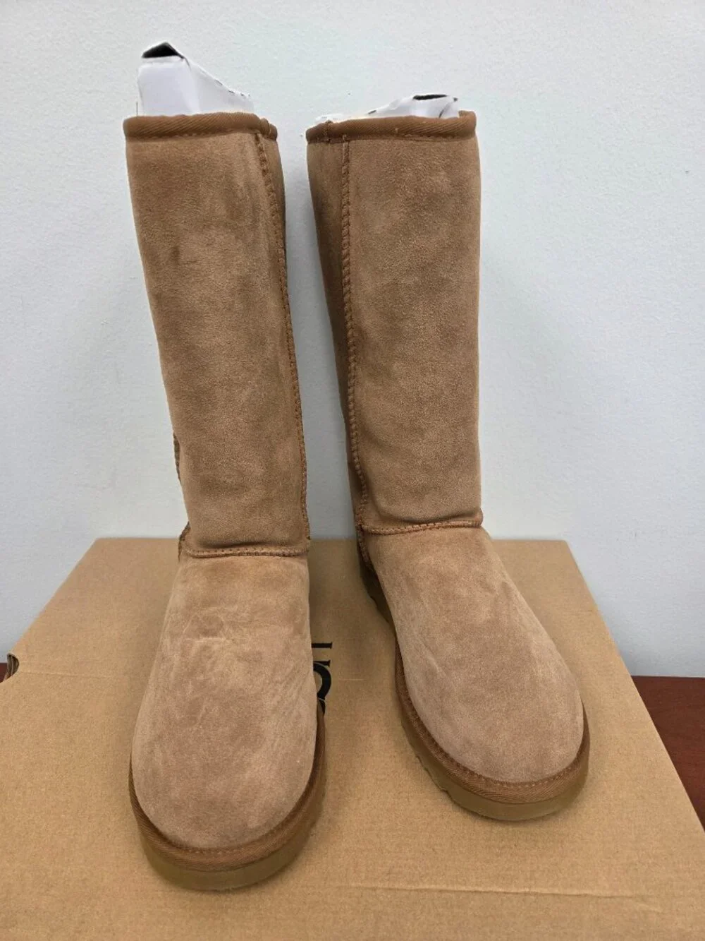 Uggs Classic Tall II Boots New in Box Size 8 Chestnut